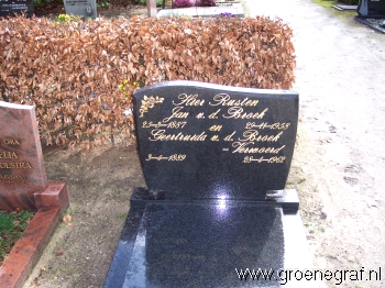 Klik voor foto in apart venster broek_verwoerd_1911_getrouwd.jpg